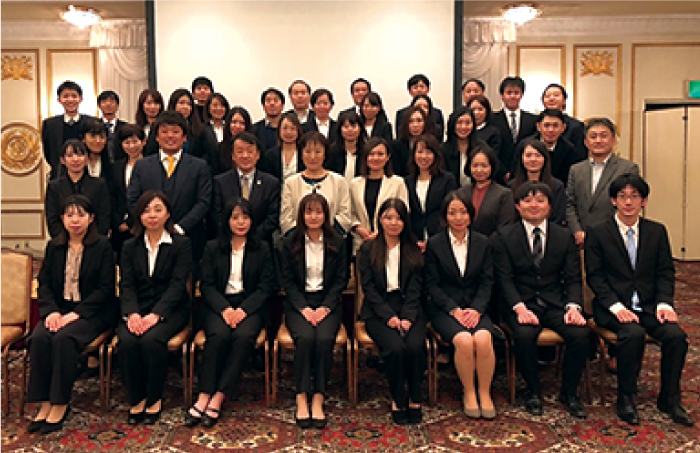 全社員さんの集合写真
