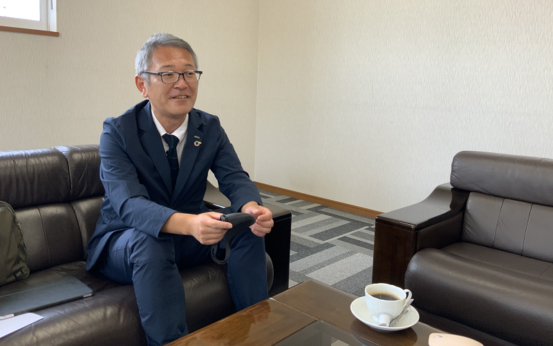 船越さんがインタビューにお答えいただいている様子