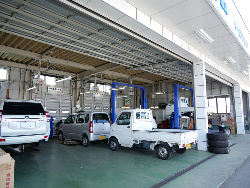 自社に完備している整備工場及び車検場