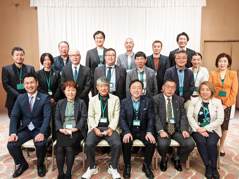 定例会での集合写真