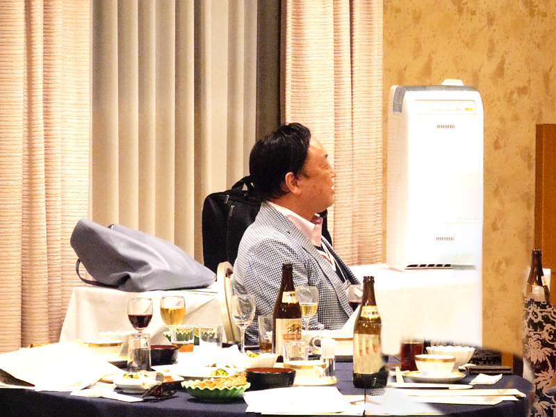 定例会に参加されている塩谷さん